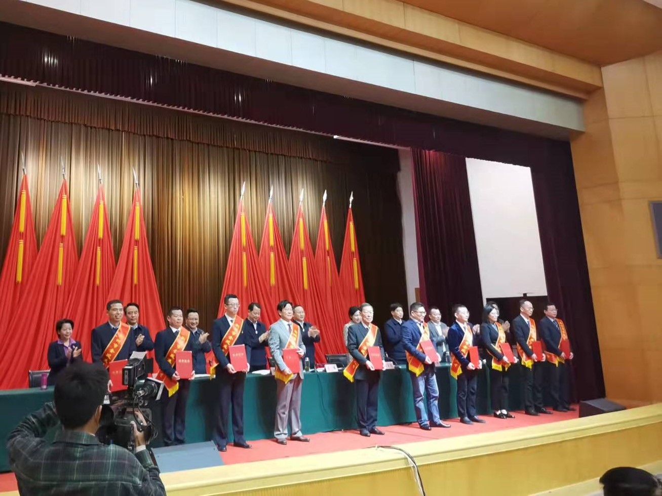 1646796431109666.jpg 1646796214.jpg